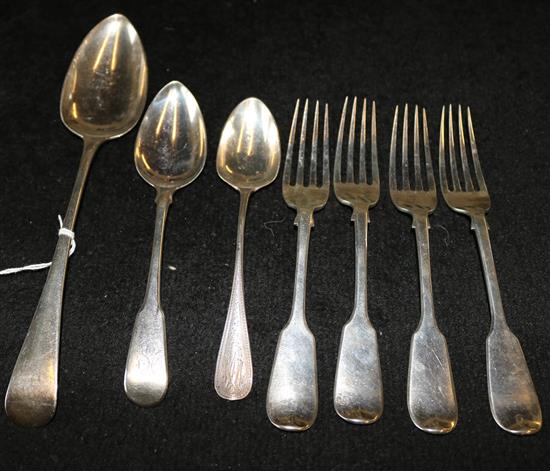 Set of 4 William IV silver dessert forks and 3 spoons